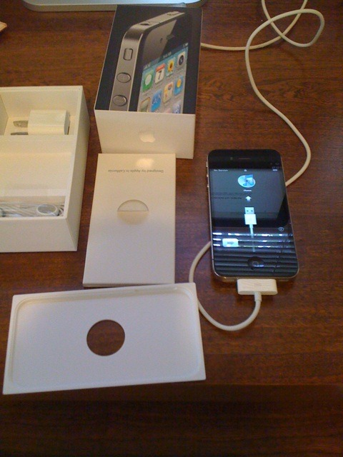 iPhone 4 Unboxing